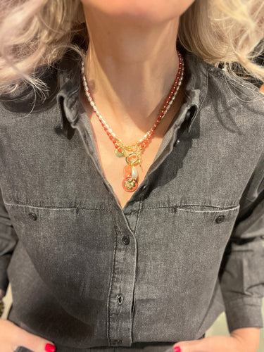 KETTING 4MM STEENKRALEN ROOD MET CLIP EN BEDELS